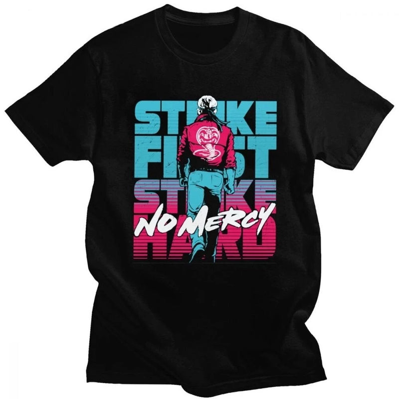 Camiseta Unissex Cobra Kai Strike Hard